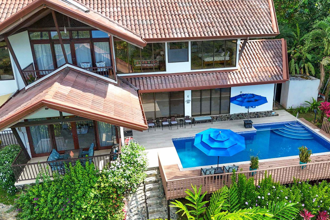 Panoramic Ocean View 4-Bedroom Home with Big Pool & Ample Space to Entertain in Ojochal Costa Rica