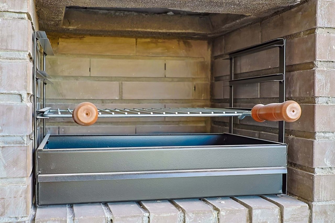 Modern 3-Bedroom Apartment in Camarate, Loures