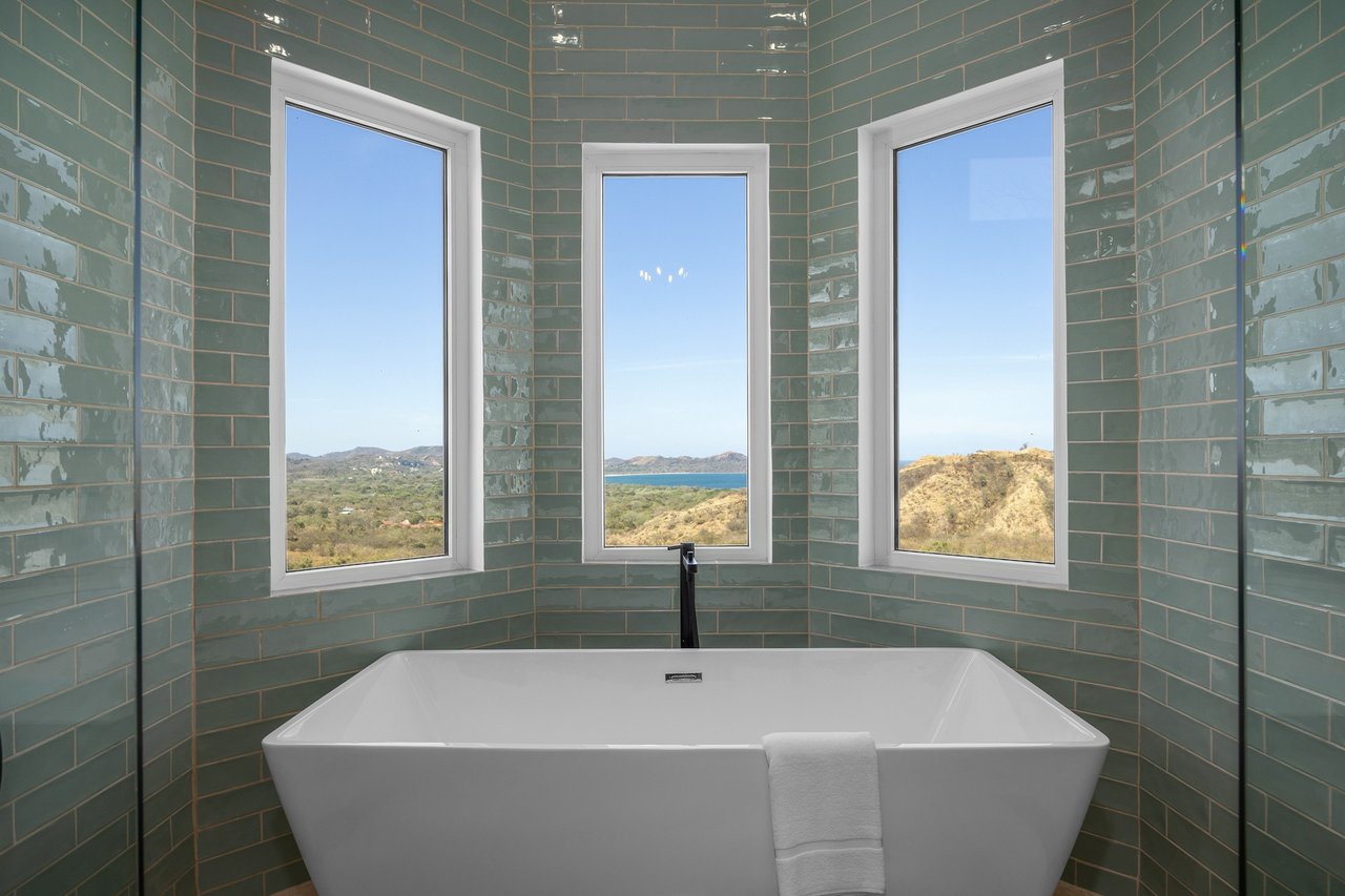 Ocean View Retreat in Mar Vista