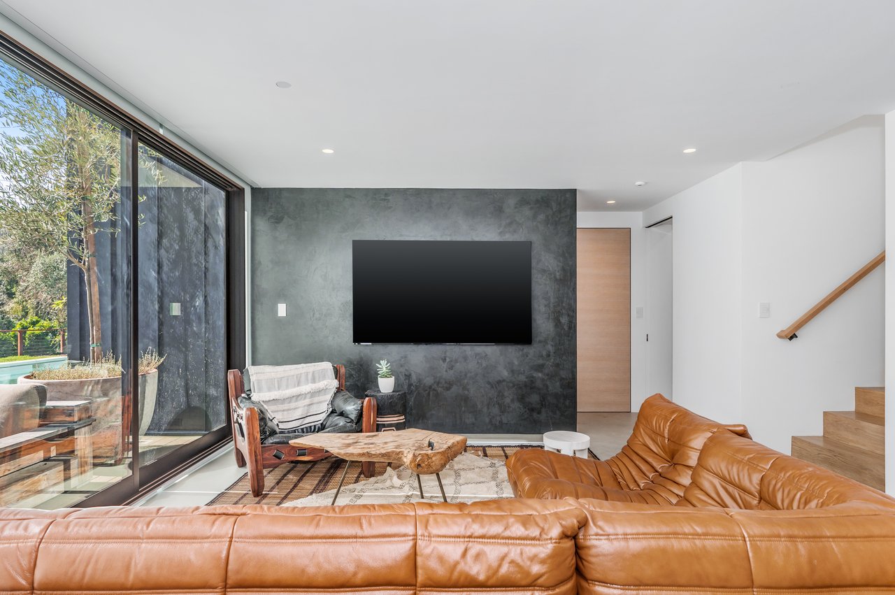 3226 Serra Rd, Malibu