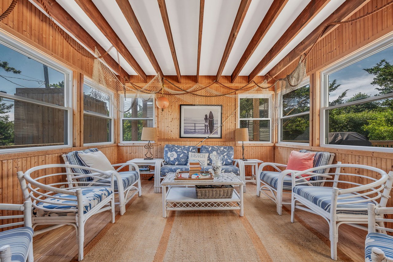 38 W Lighthouse Walk