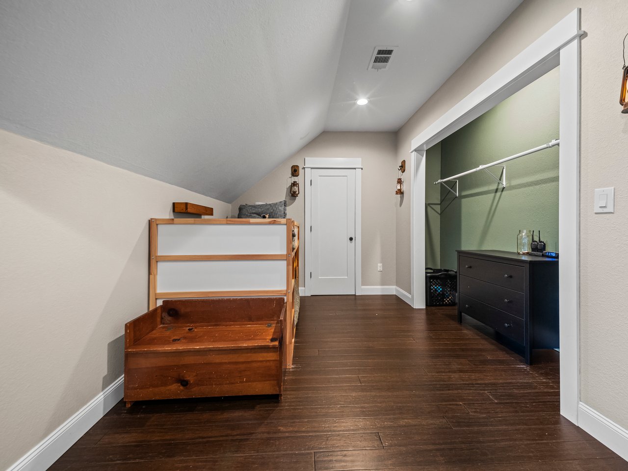 Thunder Mountain Homestead