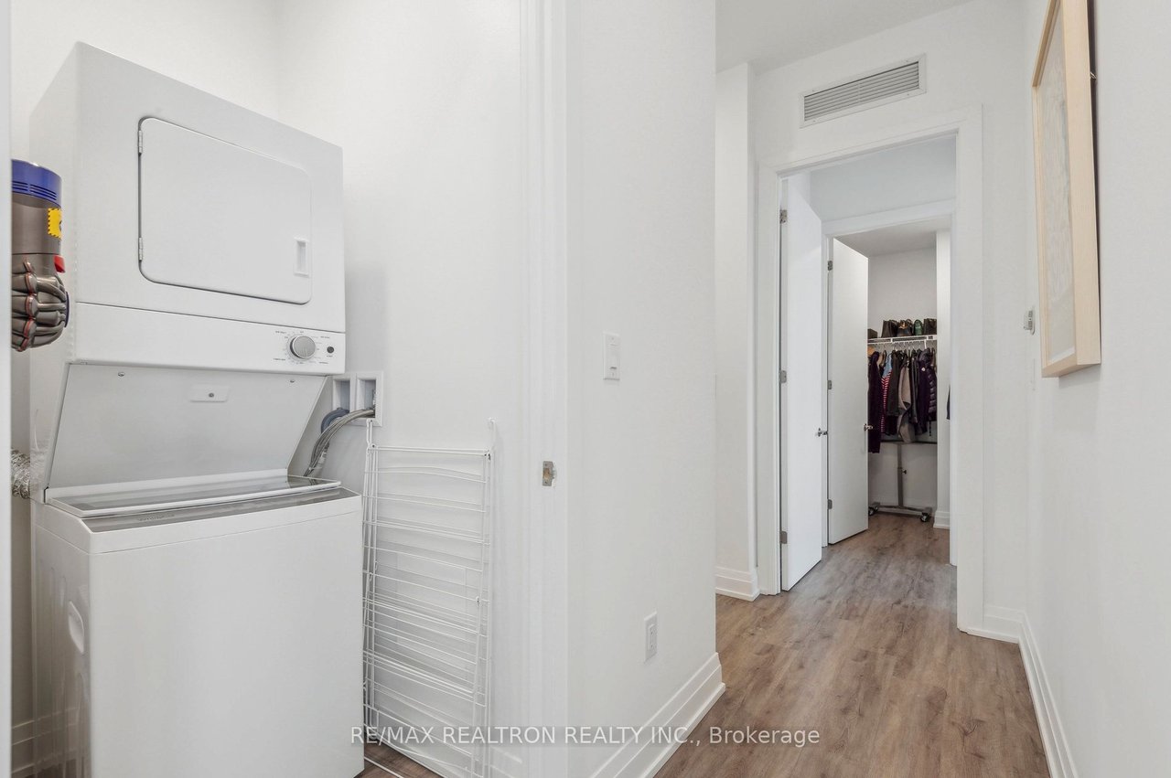 STUNNING, AIRY PENTHOUSE