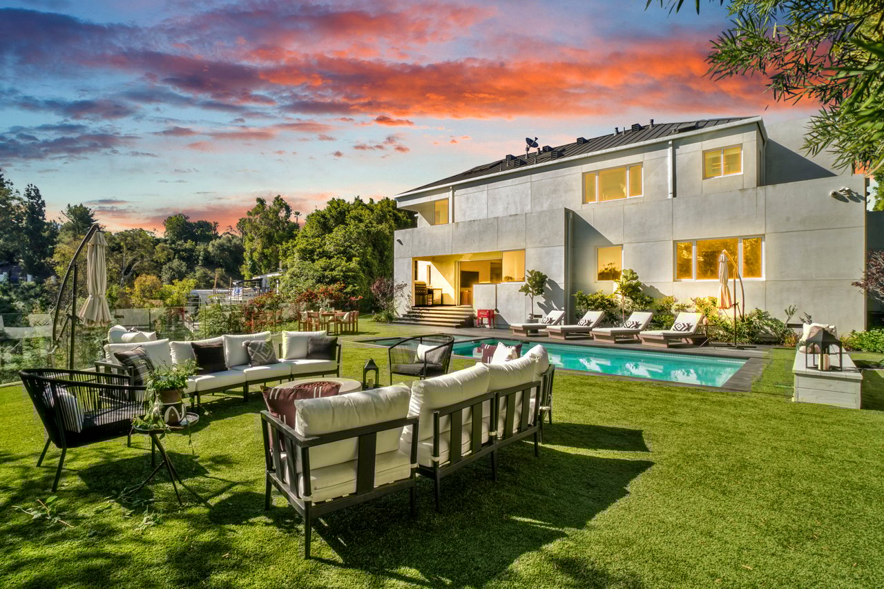 1116 Linda Flora Drive
