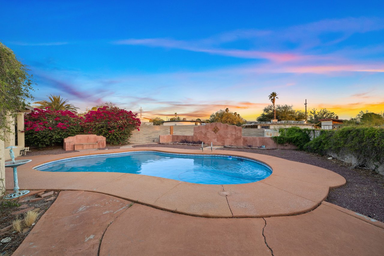 2540 S Marianne