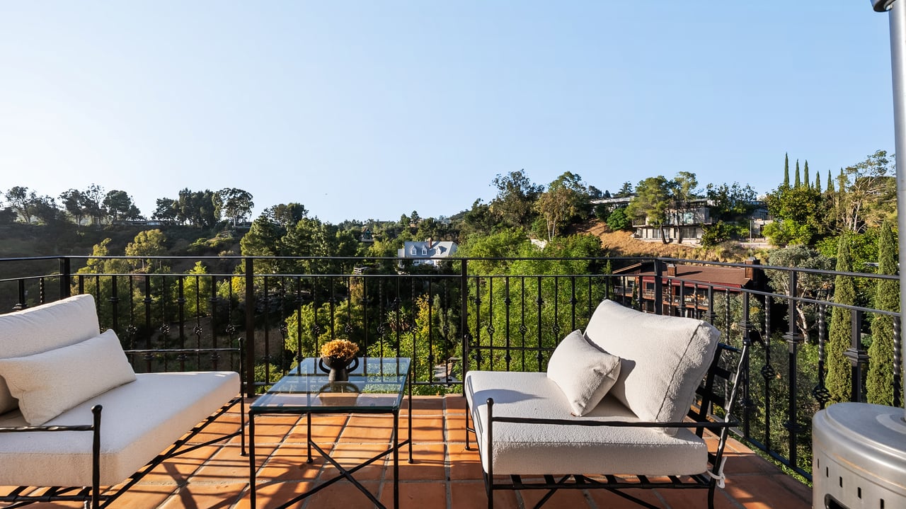 2591 Leicester Dr, Hollywood Hills