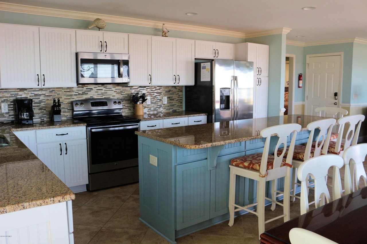 651 Ocean Boulevard W