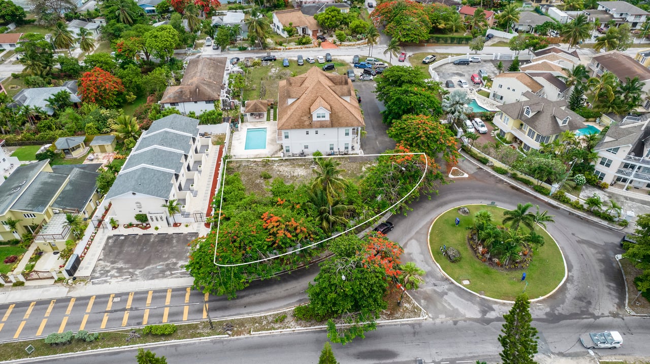Westward Villas, West Bay Street