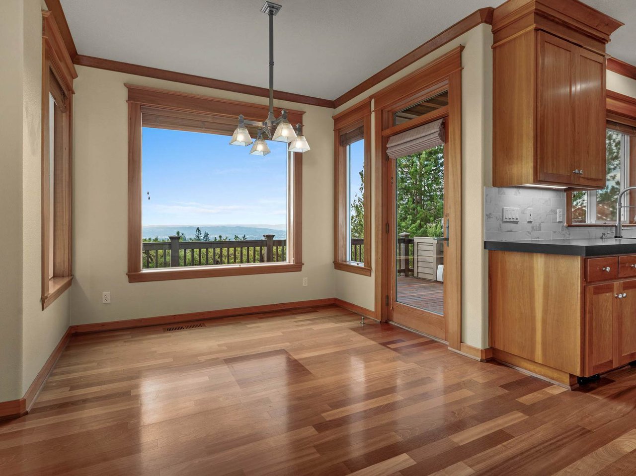 1815 NW ROSEFINCH LN