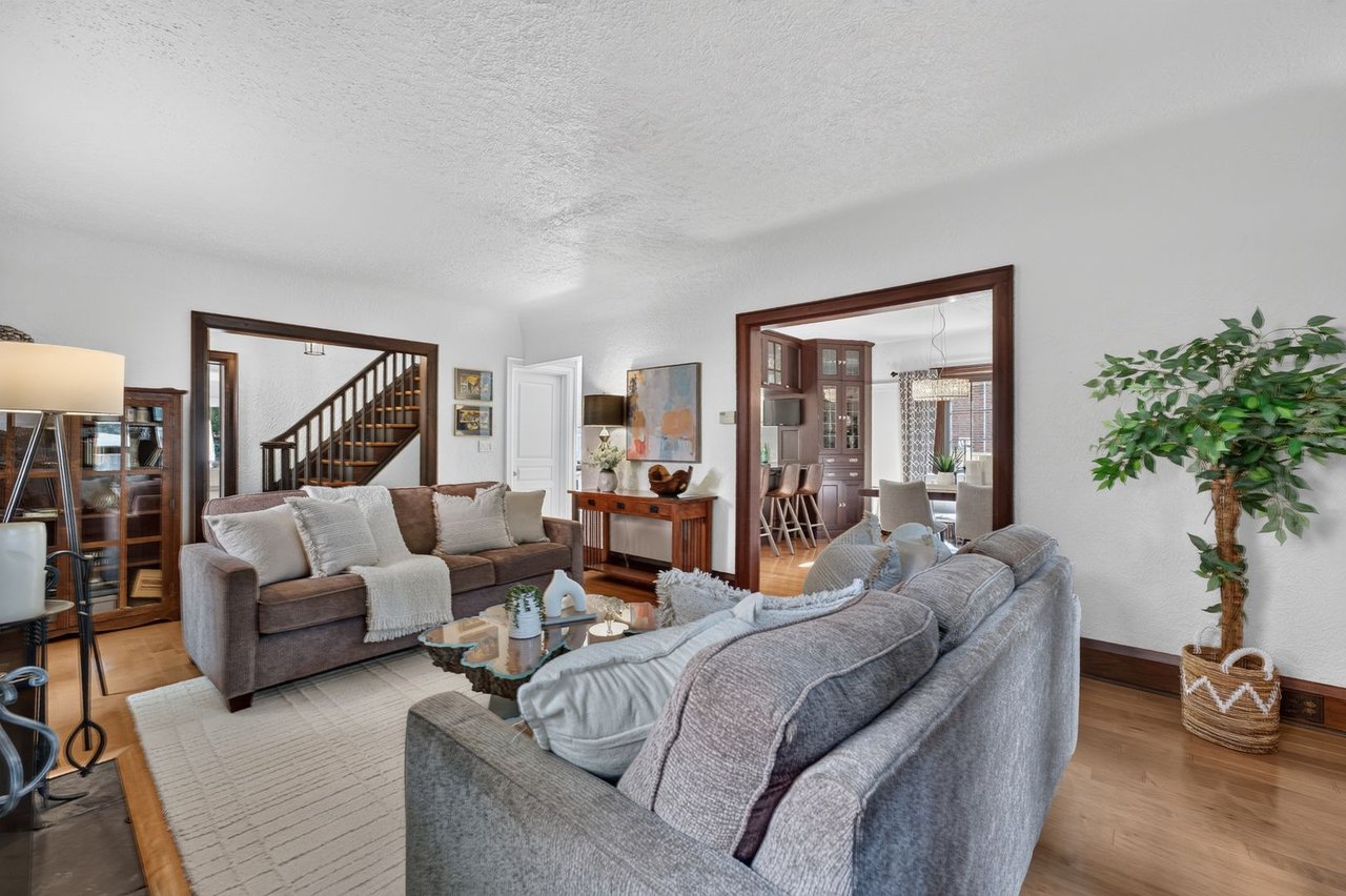 33 Ben Machree Dr