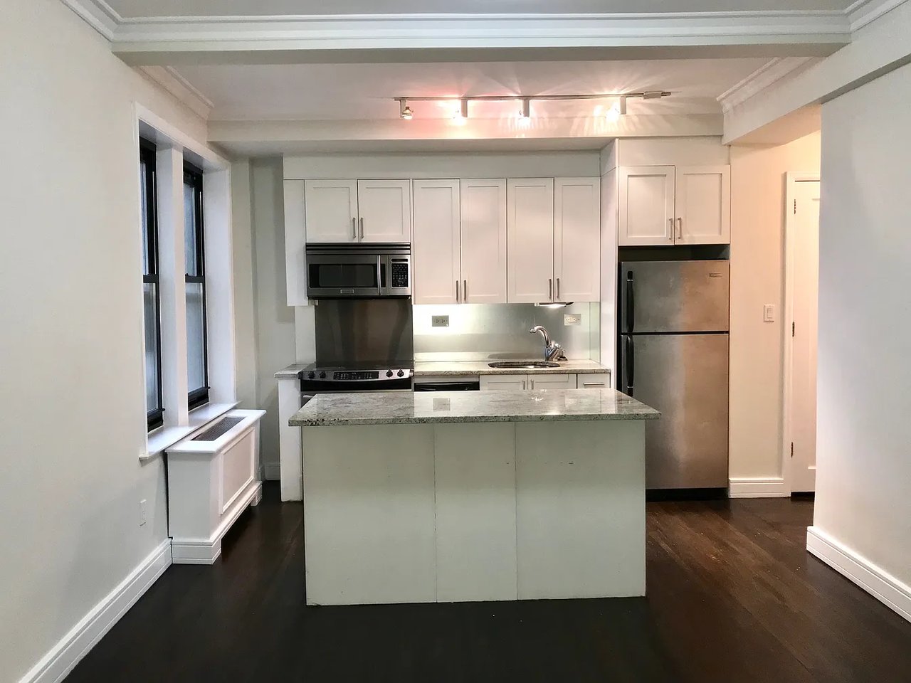 210 W 70th St, #1009