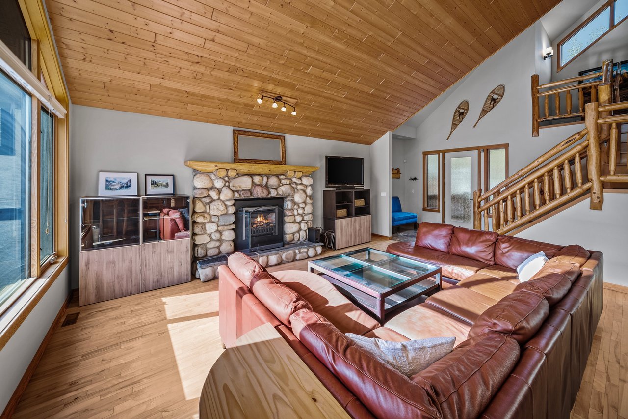 369 Eagle Heights