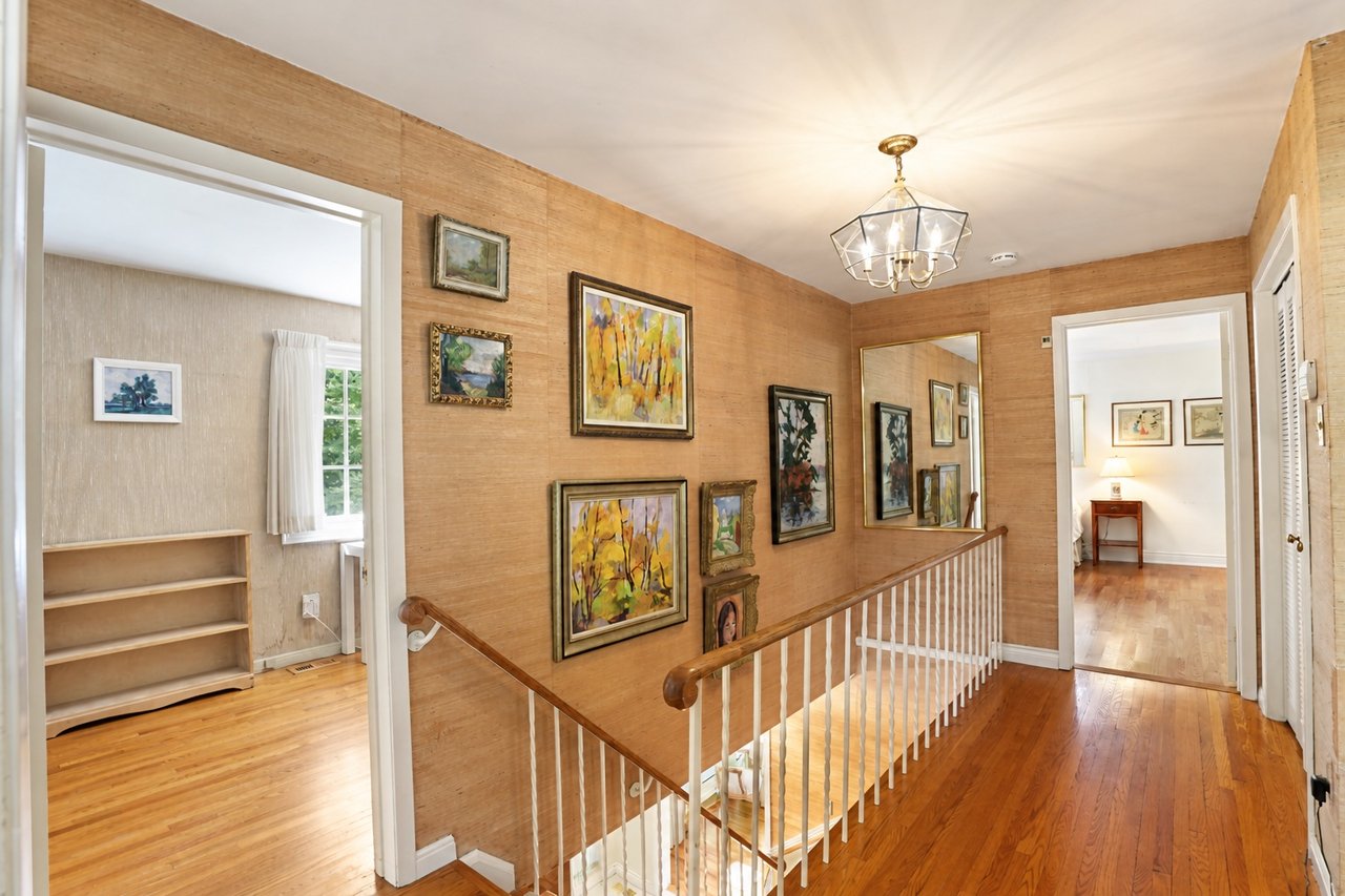 5052 Lakeshore Road, Burlington