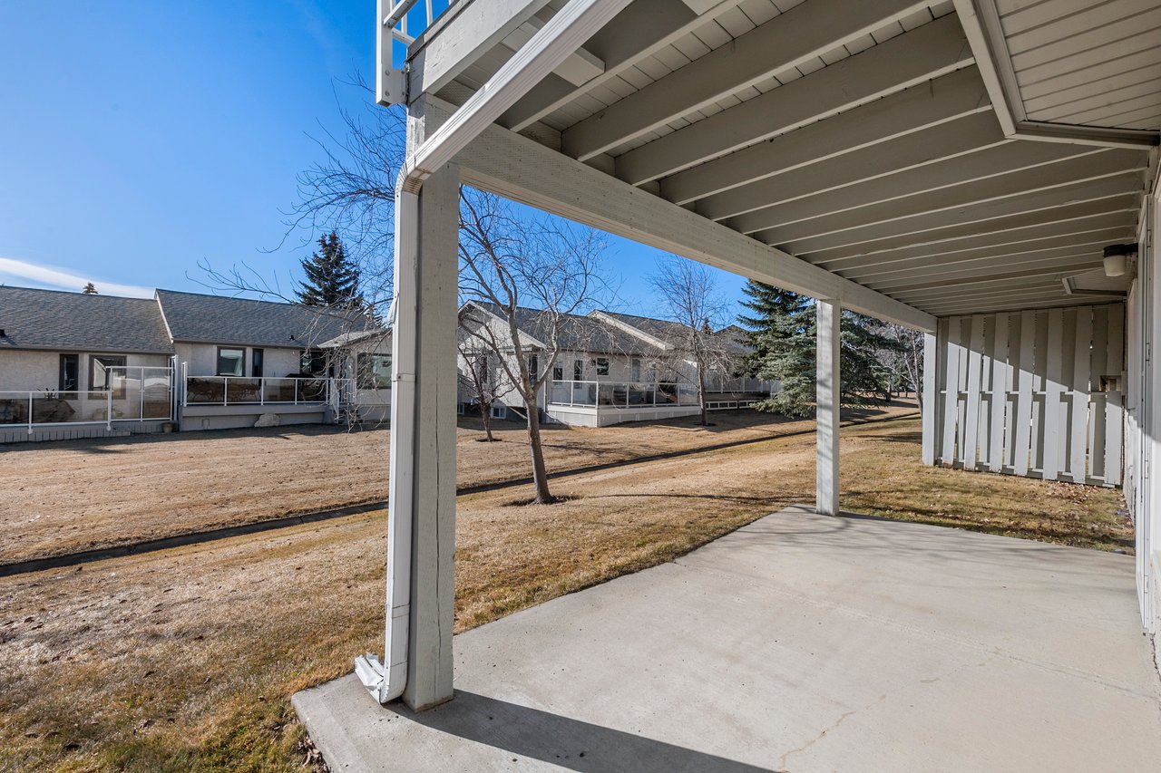 222 Arbour Cliff Close NW