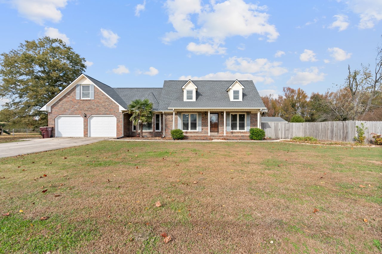 Spacious Athens Retreat with Pool – Your Ideal North Alabama Getaway