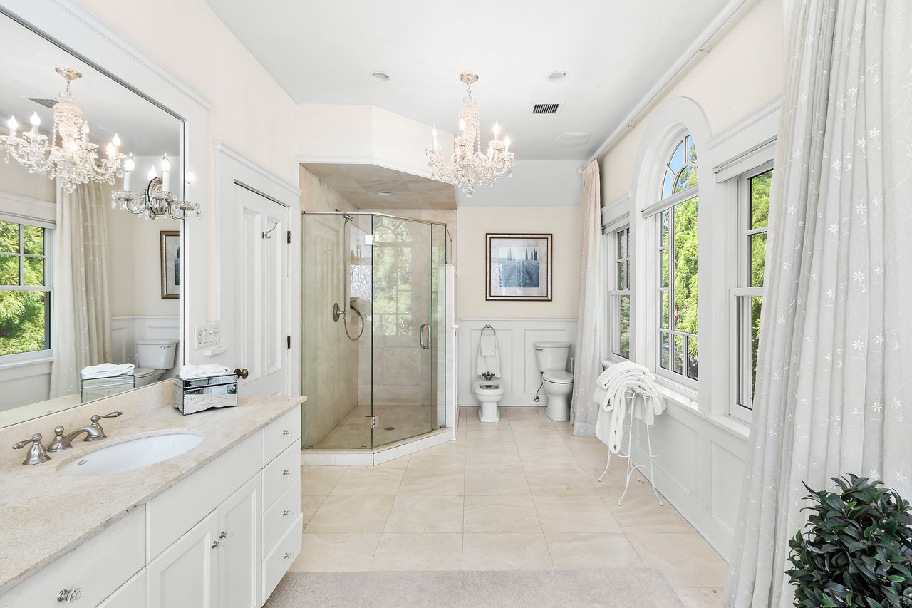 16 Beech Hollow Court