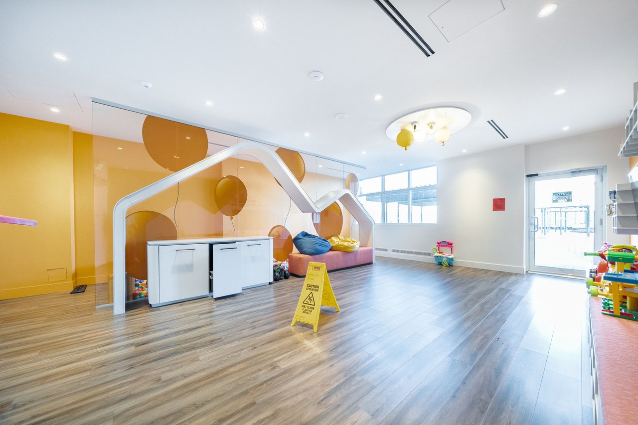 30 Upper Mall Way, A2205