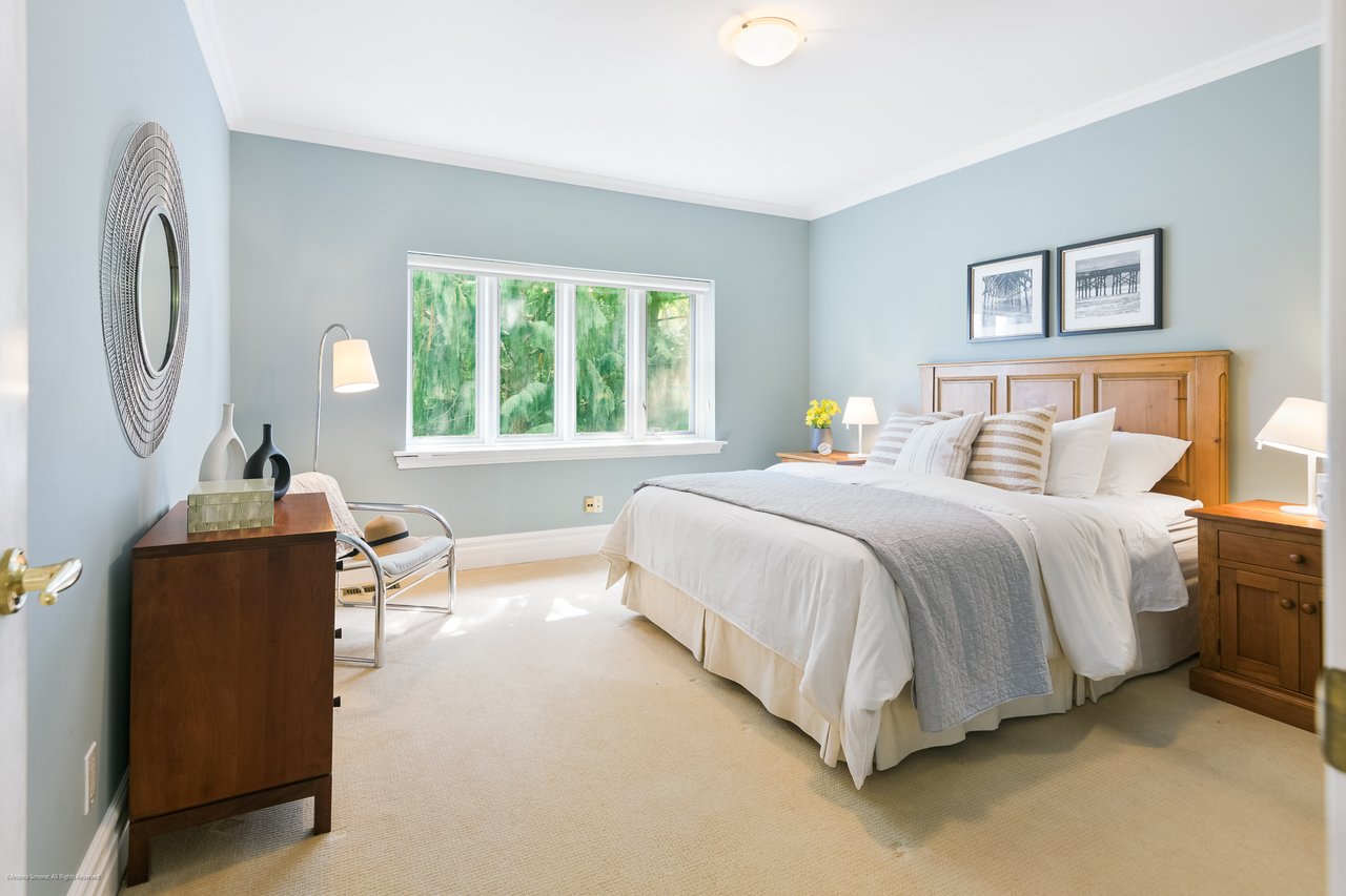 Moore Park 5 Bedroom on Lush Lot