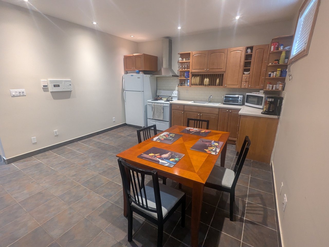 48 Mississauga Rd N 4