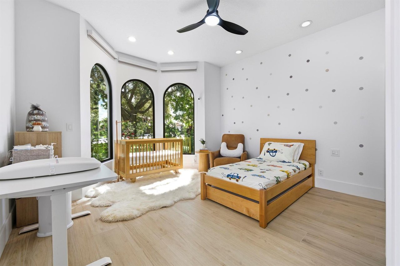 2557 Seminole Circle