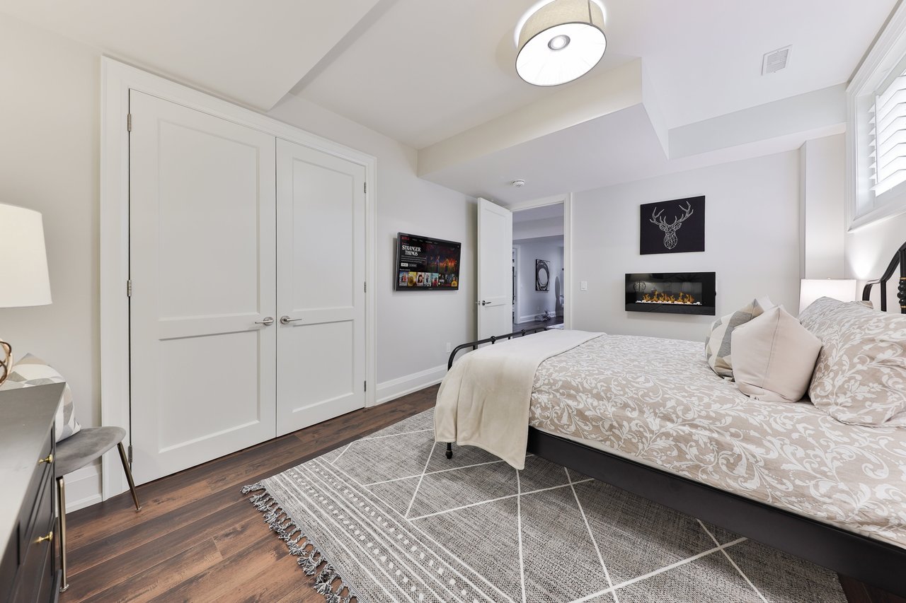 408 Saville Crescent, Oakville
