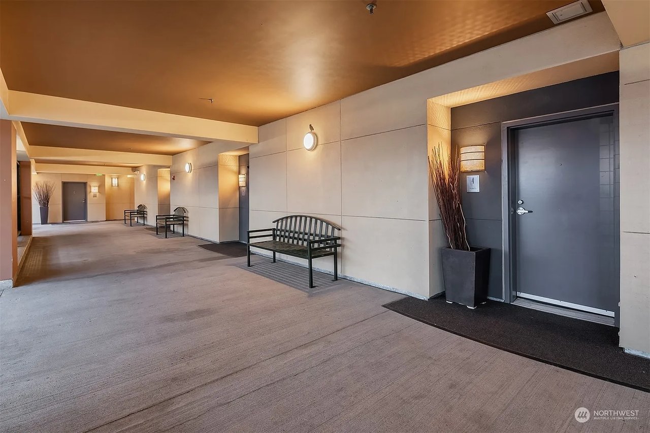 17 W Mercer St #4