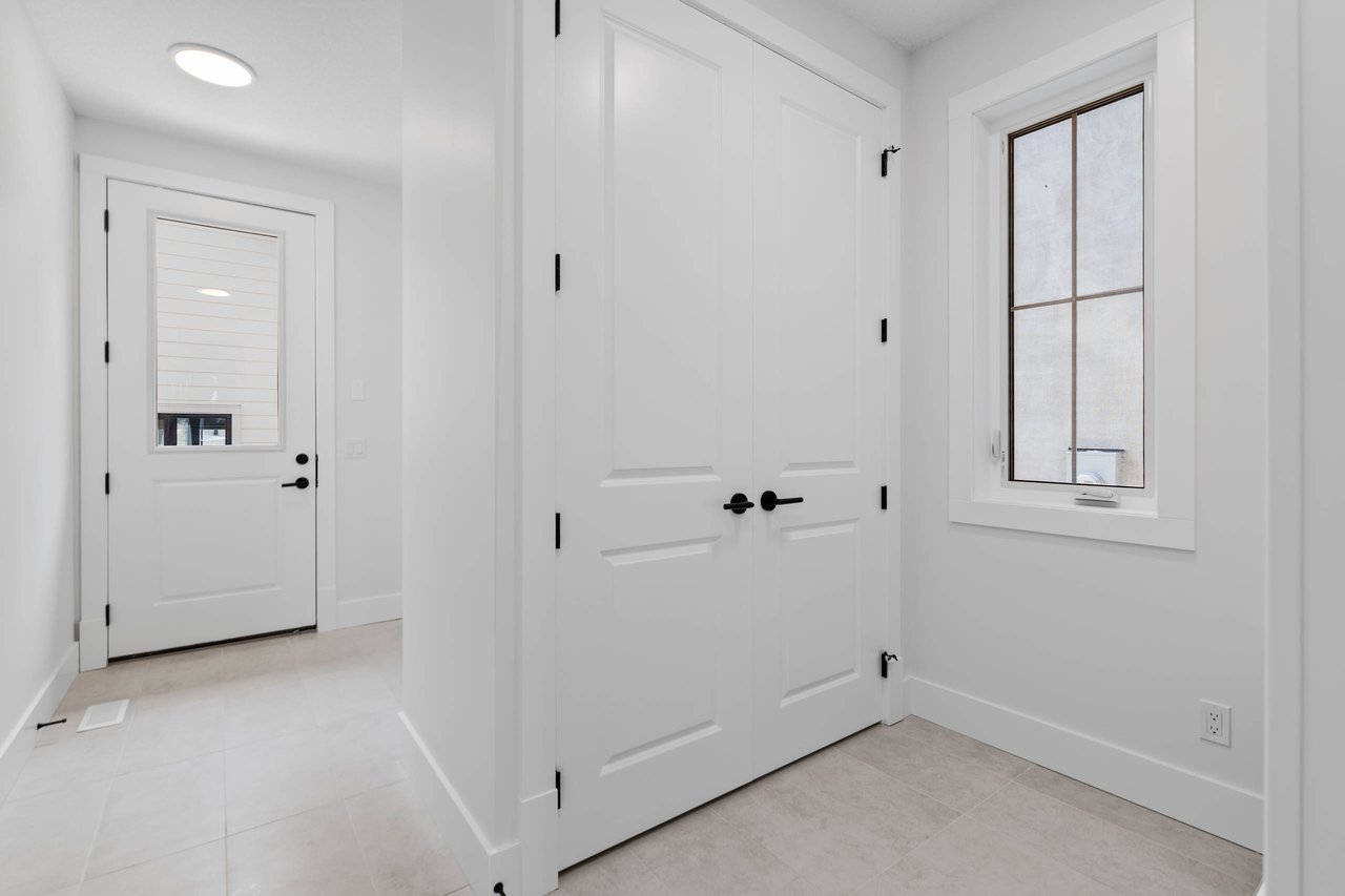 227 Calais Drive SW