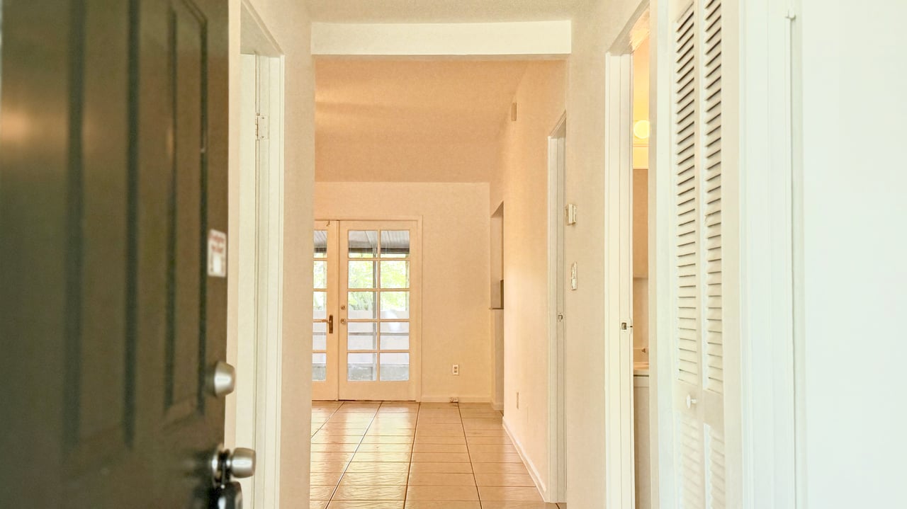 Casselberry Three-Bedroom, Two-Bathroom Duplex Unit with Private Yard