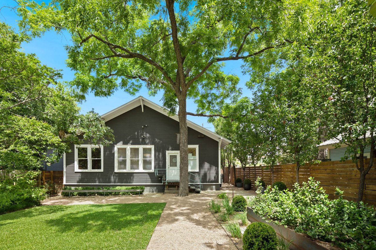 The Clarkesville Manor