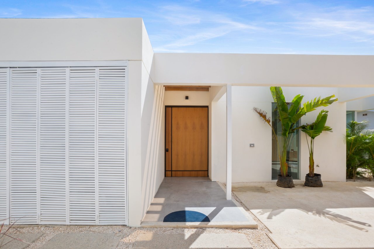 Villa Juba | Contemporary 4-Bedroom Villa with Mono Loco Beach Club Membership in Tamarindo
