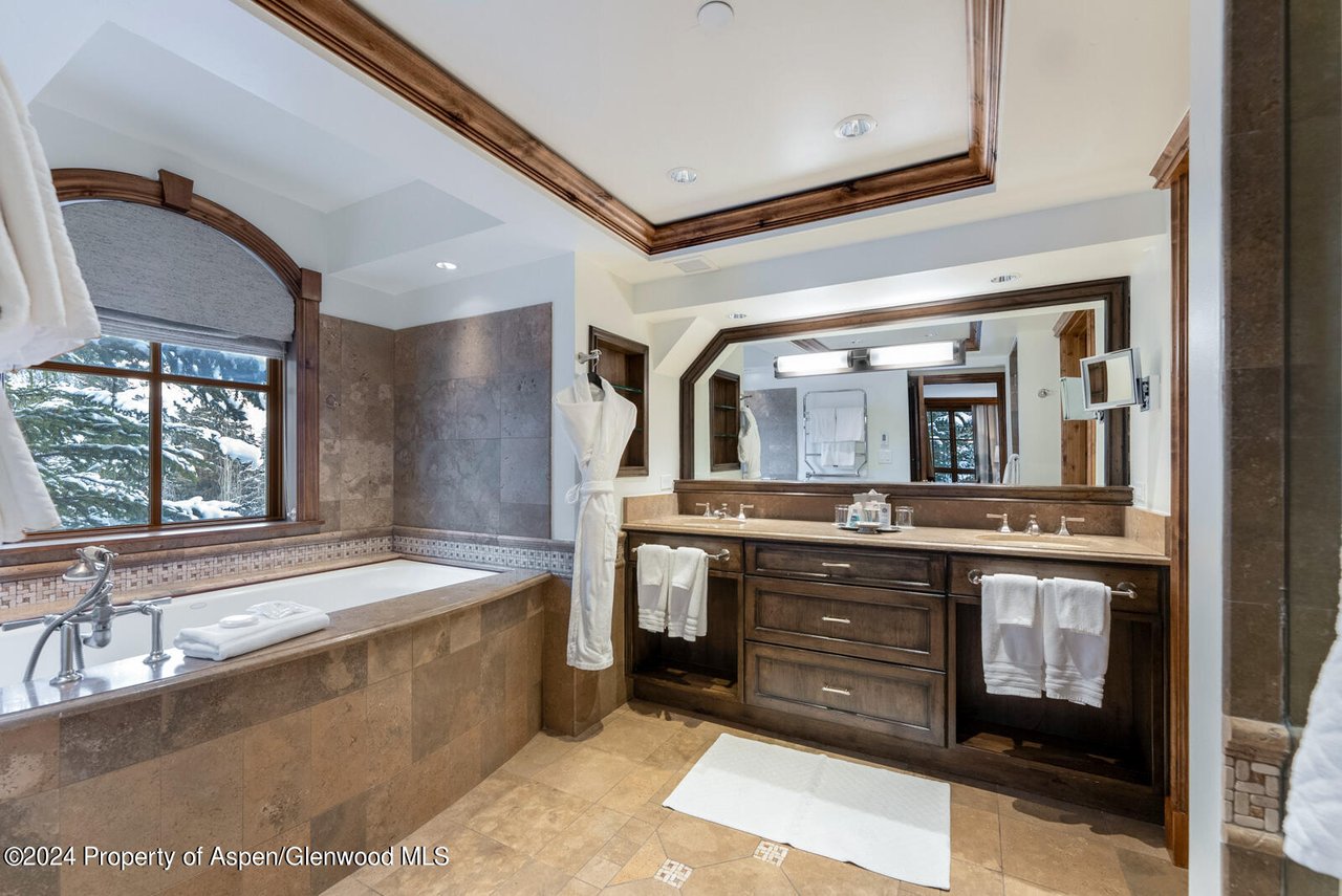 315 E Dean Street, B65/7,8,27,41