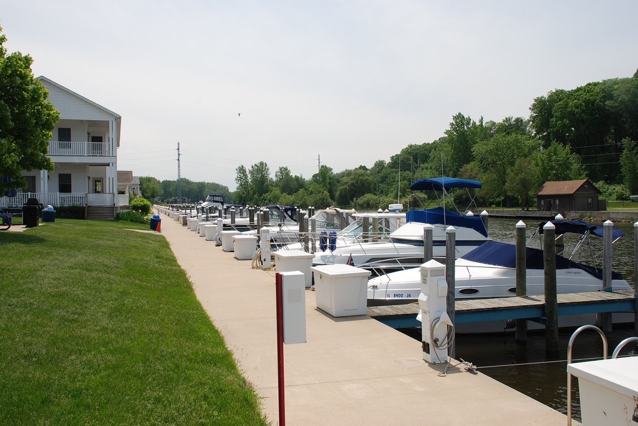 Island Pointe Marina