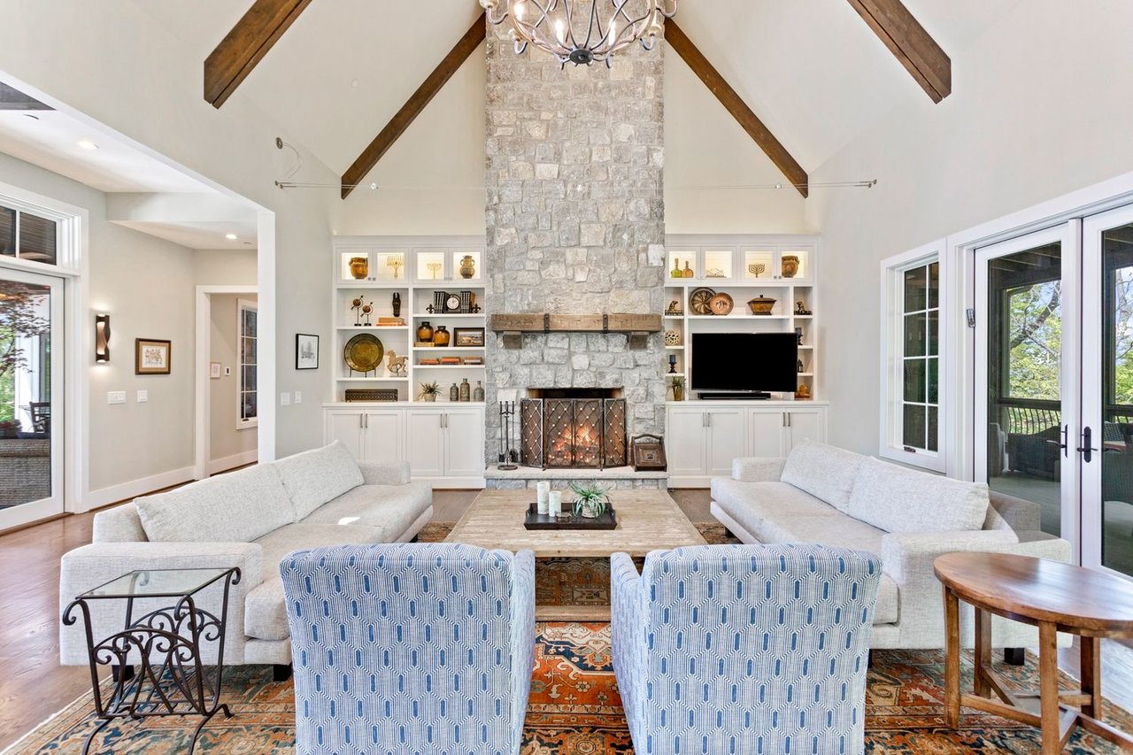 1235 Bradley Dr