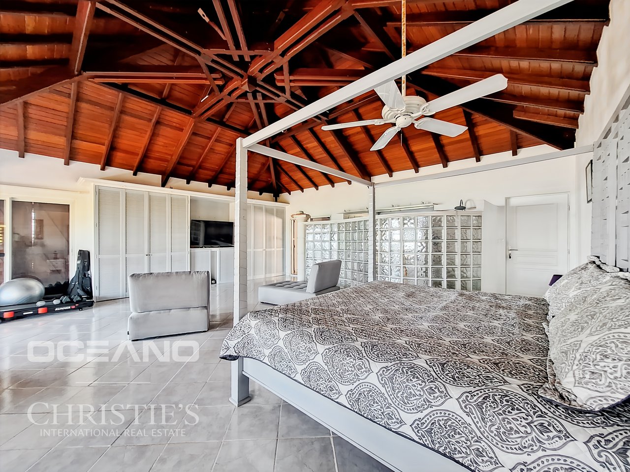 Exceptional Villa – Panoramic Ocean View (Oyster Pond)