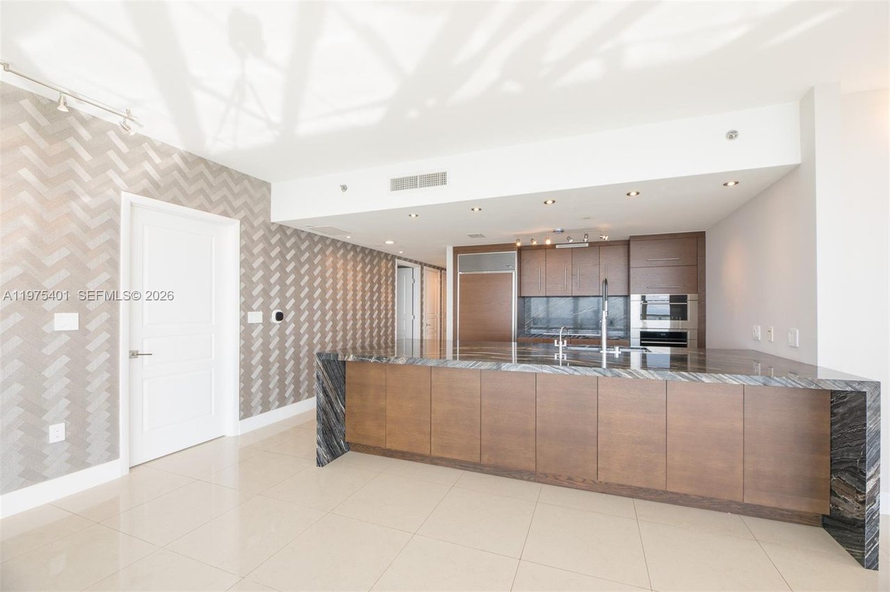 465-brickell-avenue-4301-unit-for-sale-living-area-kitchen