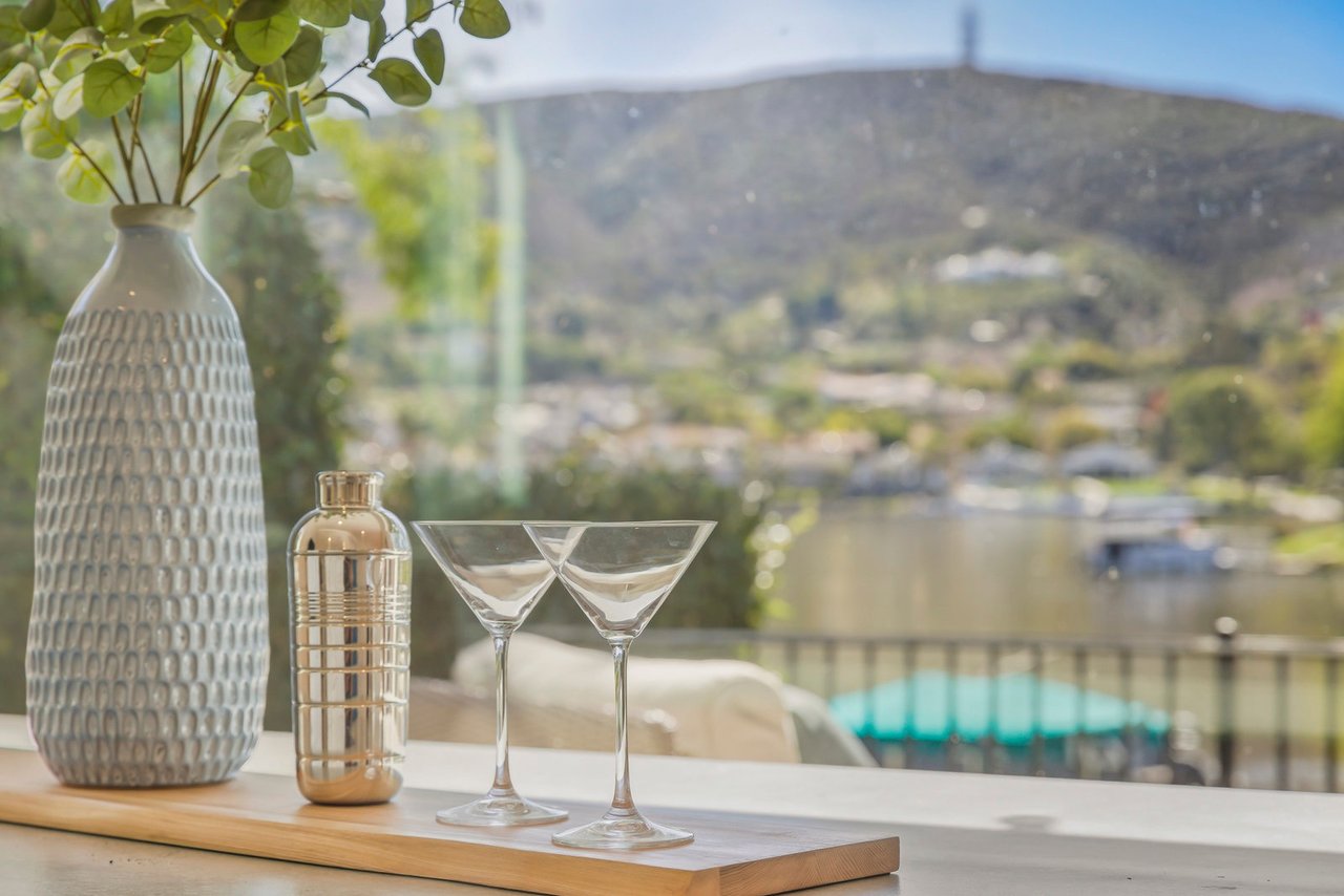 1541 Via Entrada Del Lago