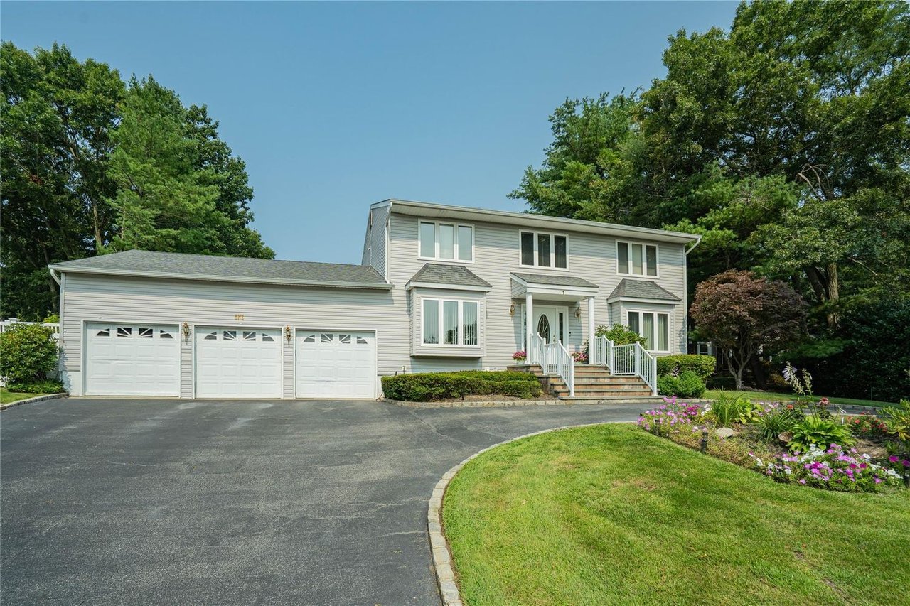 1 Stonehurst Ln