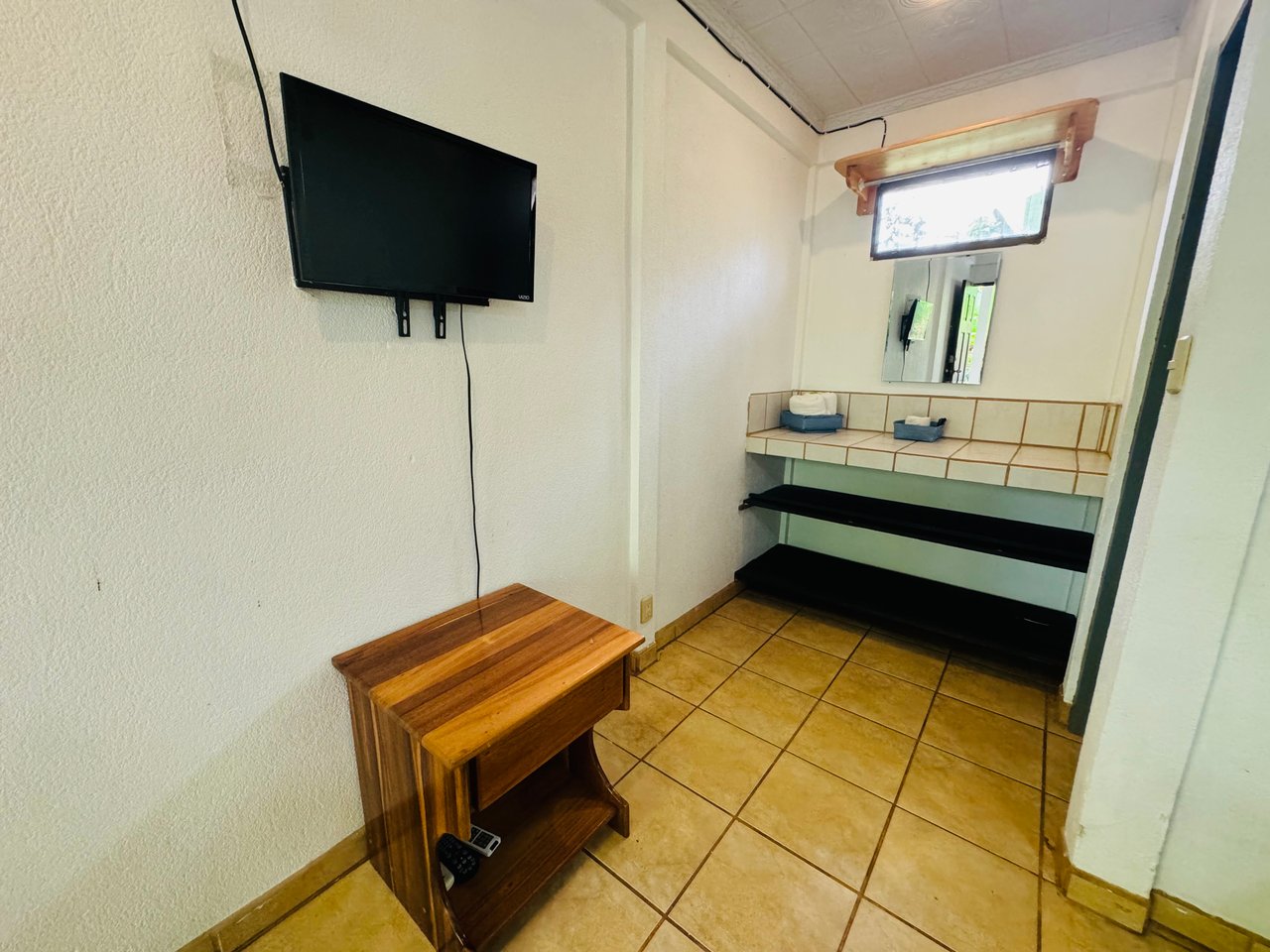 Downtown Uvita Commercial Room Rentals with Restaurant