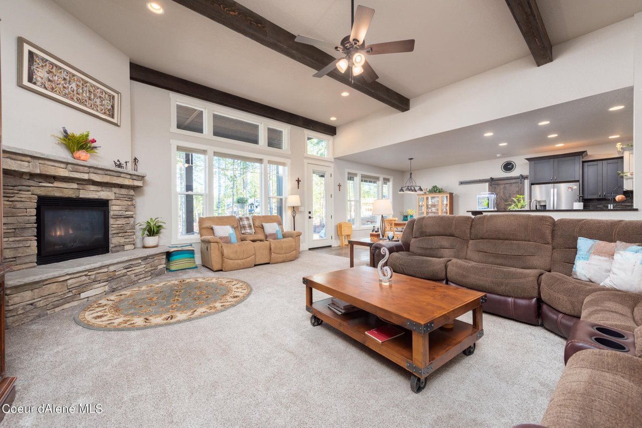 11594 N Spiraea Ln
