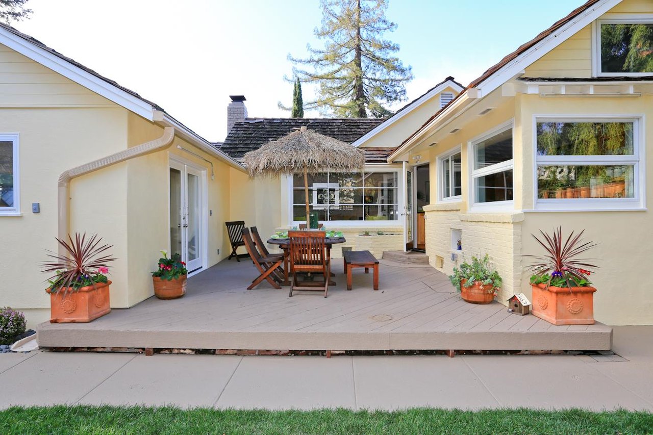 1009 Middle Avenue