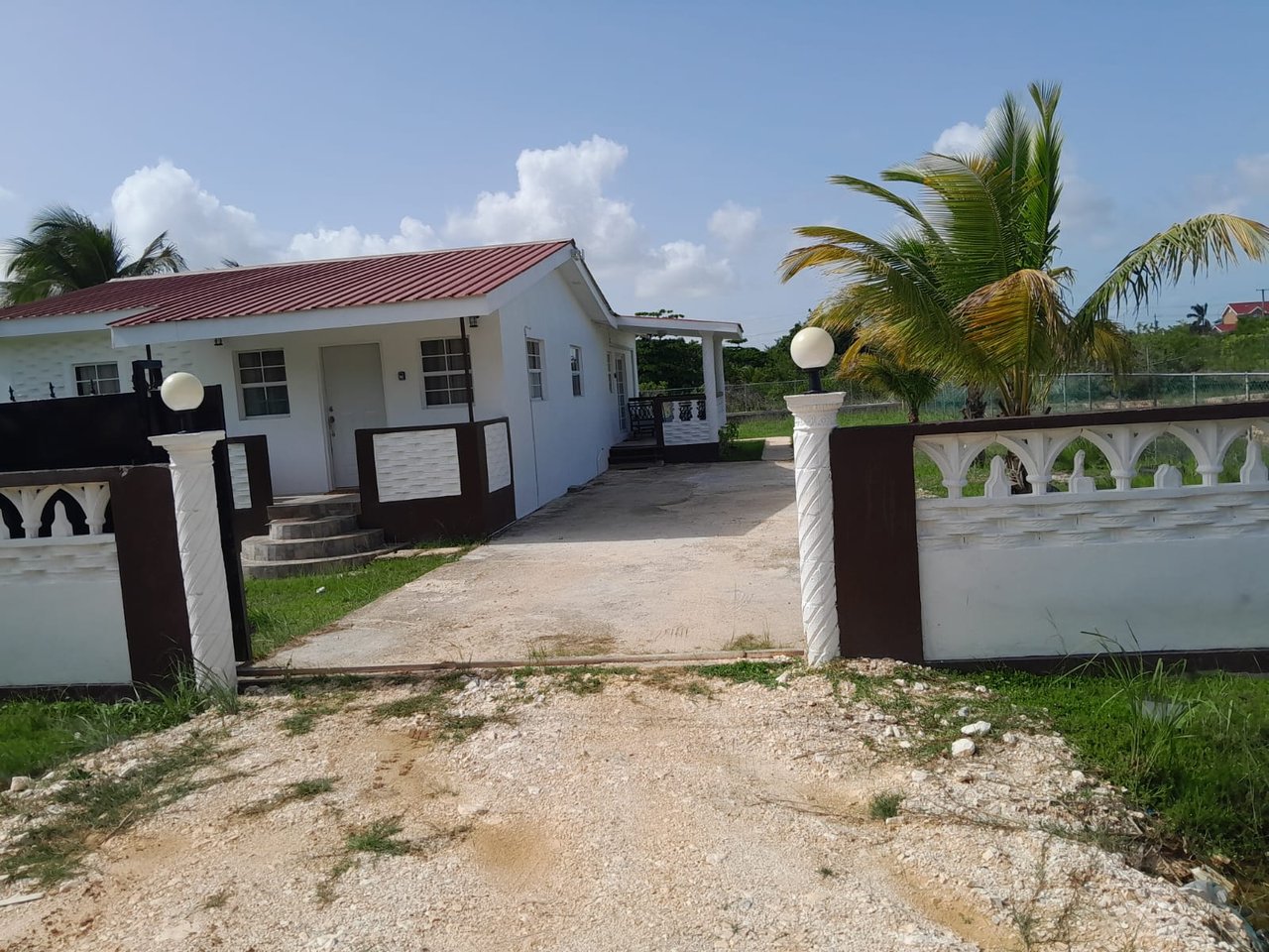 Suburban Comfort 2 bed 1 bath apartment