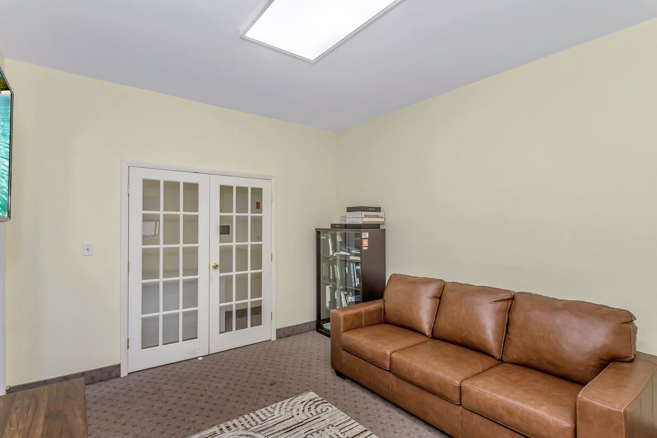 219 Mineola Blvd