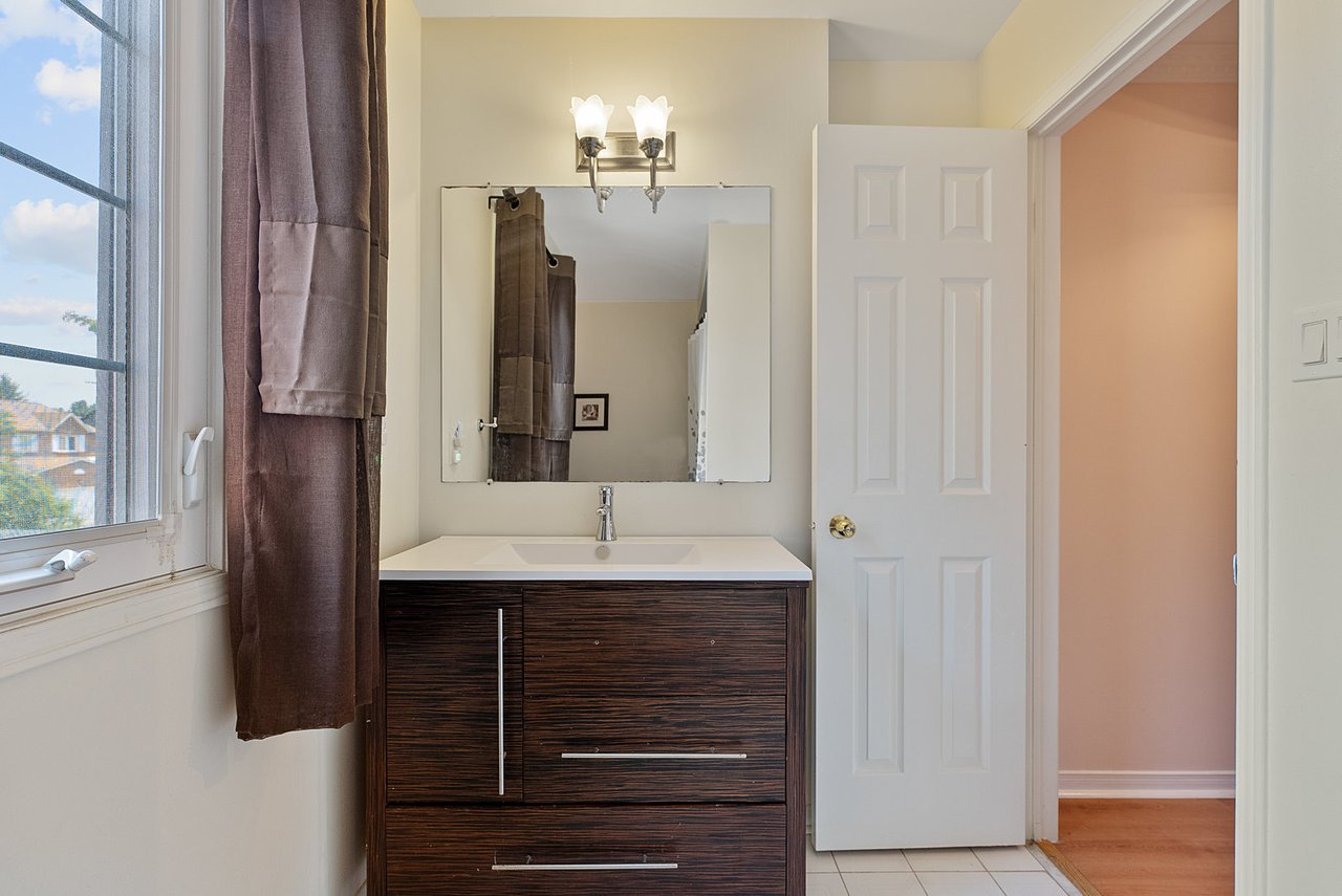 28 Thornway Ave
