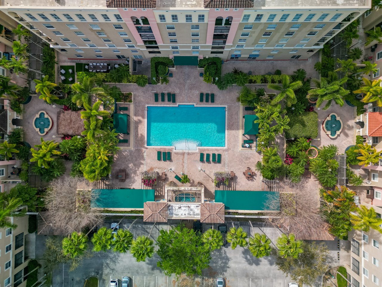 Las Olas by the River