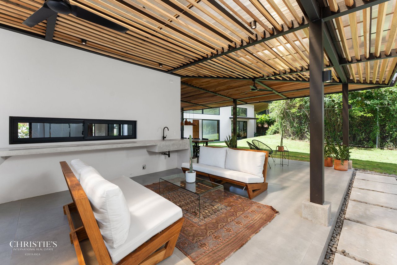 Casa Lola – Contemporary Beachside Oasis in Playa Grande