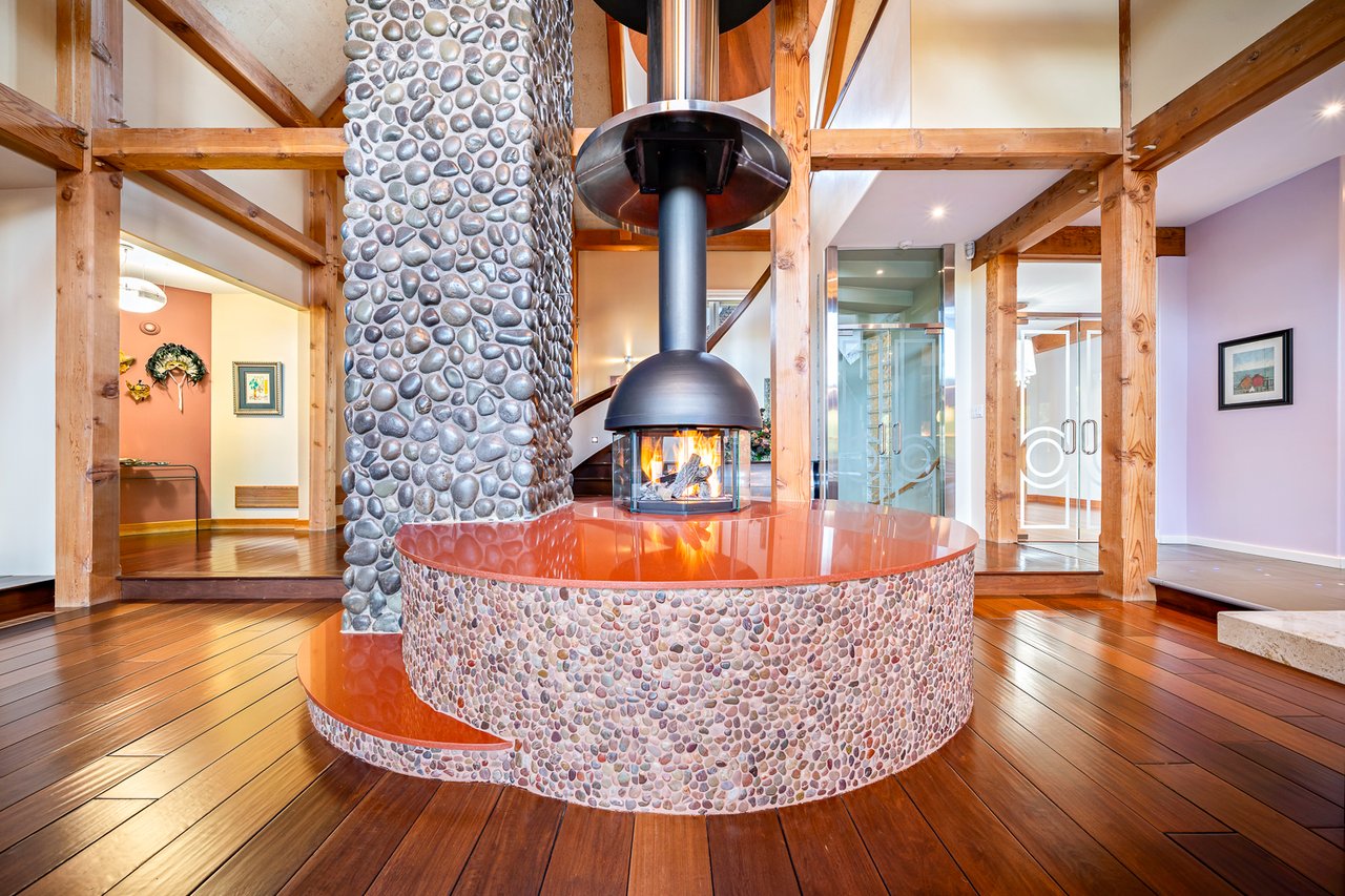 One-Of-A-Kind Residence 