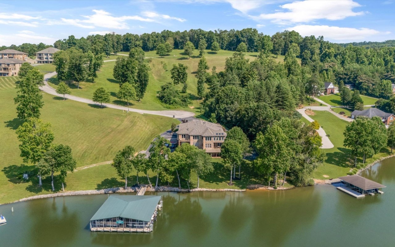 Wallace Luxury Spotlight | 3834 Lake Pointe Drive Kingston, TN 37763