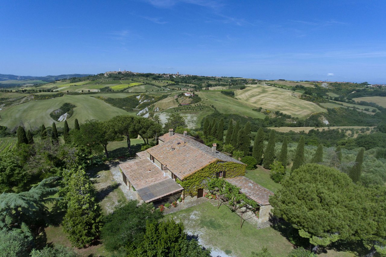 UNA FINESTRA SU PIENZA