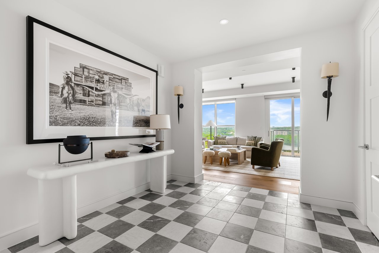 98 San Jacinto Blvd #807