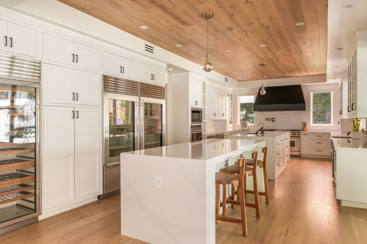 4322 Hayvenhurst Ave, Encino